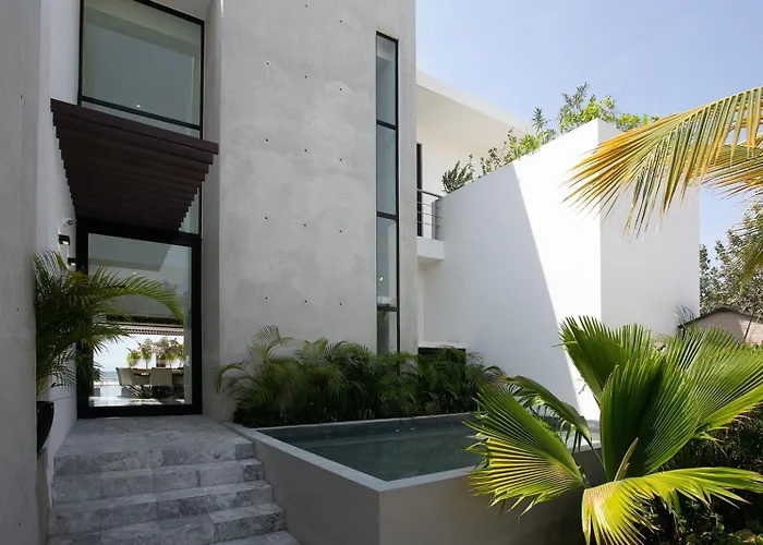 Beachfront With Breakfast Included *